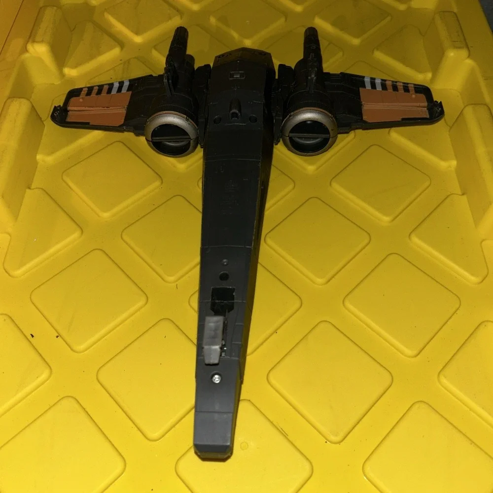 Star Wars X-Wing Fighter Space Ship 2015 Hasbro Lucasfilm Toy